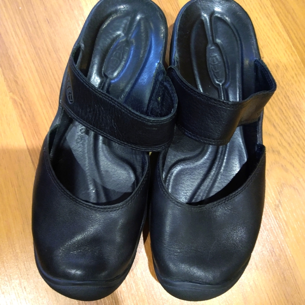 Black Keen Slides Size 8